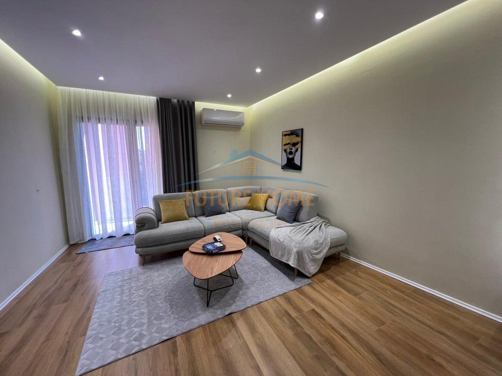 Shitje, Apartament 1+1,Galeria Roma , Rruga e Kavajes, Tirane !