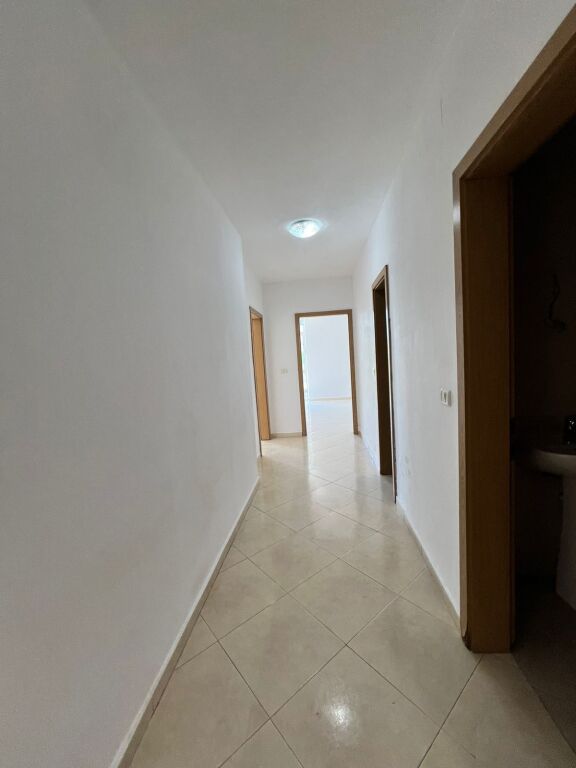 Locale in Affitto per Uffici – Zona "Ish-Ekspozita"