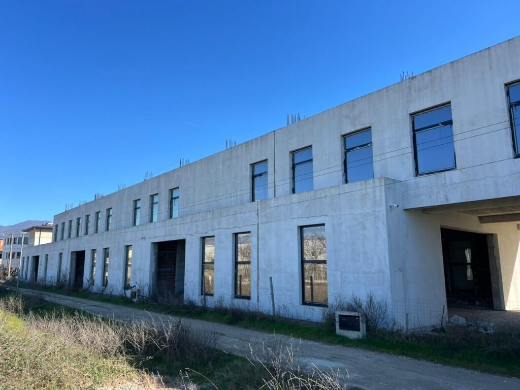 Locale Commerciale in Affitto – Capannone + Ufficio | Kamëz