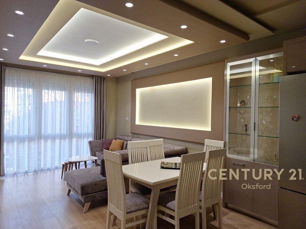 JEPET ME QERA APARTAMENT 2+1 ME POST PARKIMI TEK PAZARI I RI