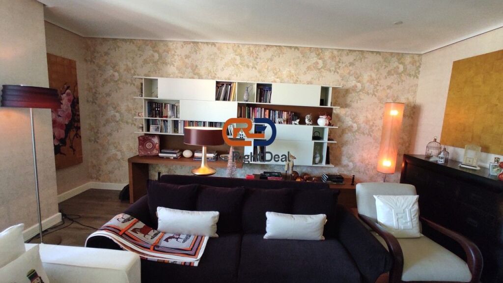 Tek Ambasador 3, Jepet Me Qira Apartament 2+1+2 Me Pamje Fantastike Dhe Post Parkimi !