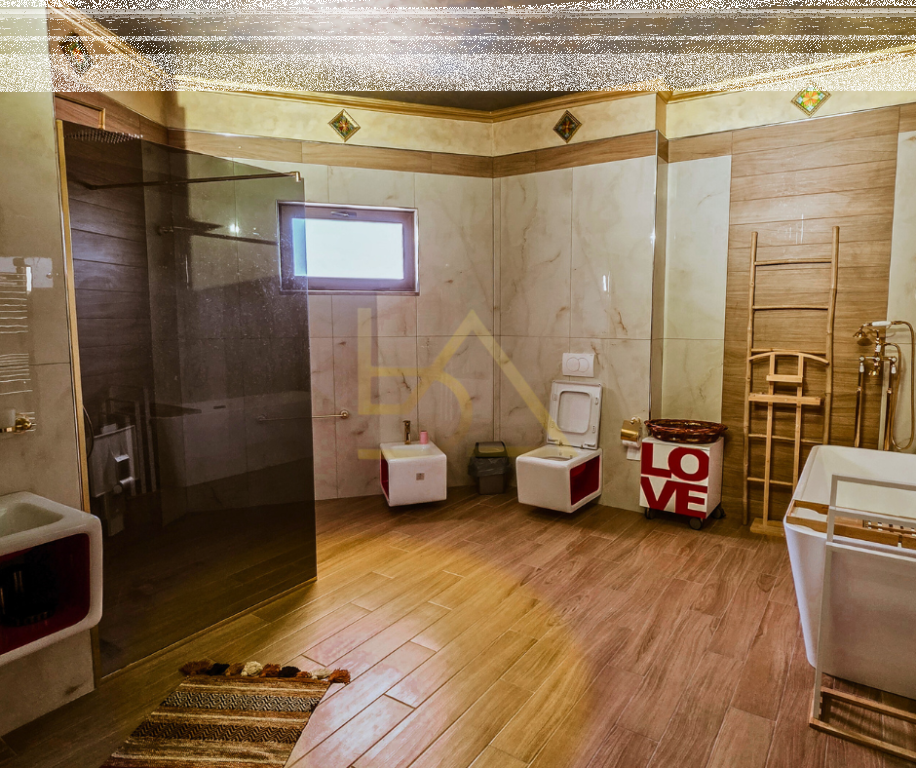 Shitet Papafingo Luksoze – Shkëmbi i Kavajës