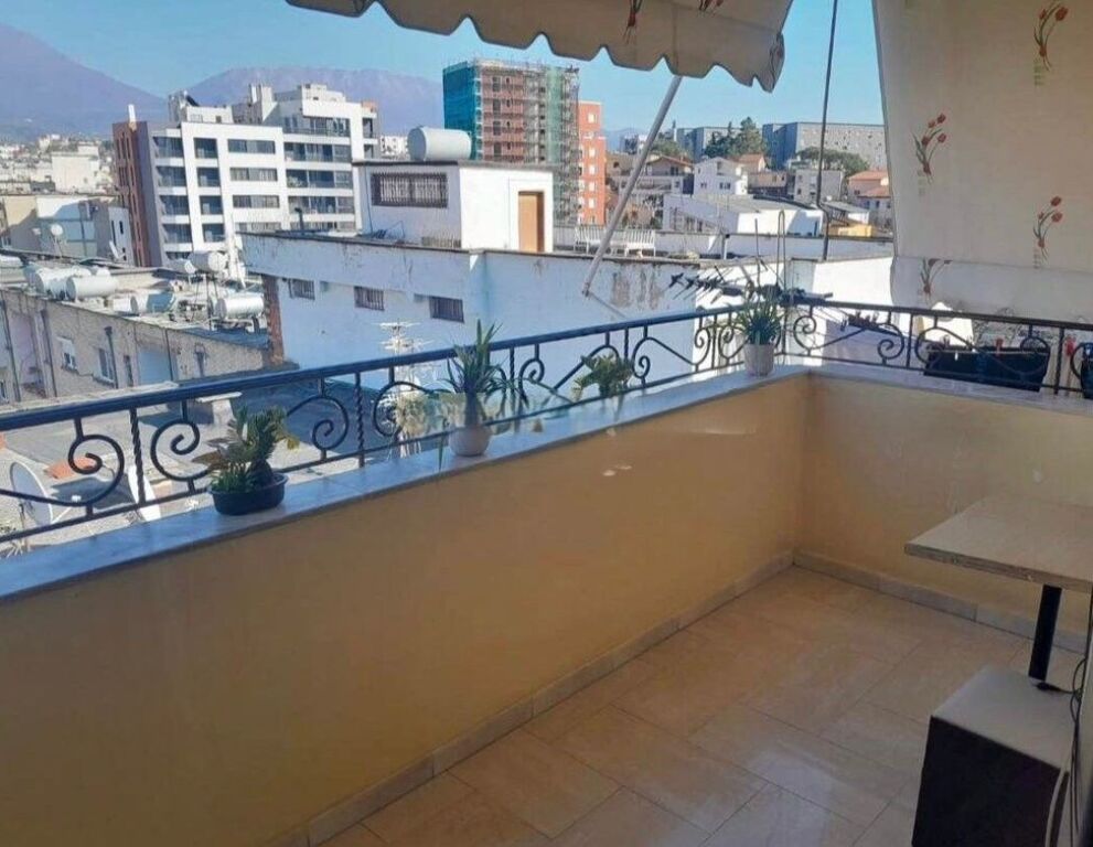 APARTAMENT 3+1+2+ POST PARKIMI NE SHITJE PRANE AMBASADES AMERIKANE!