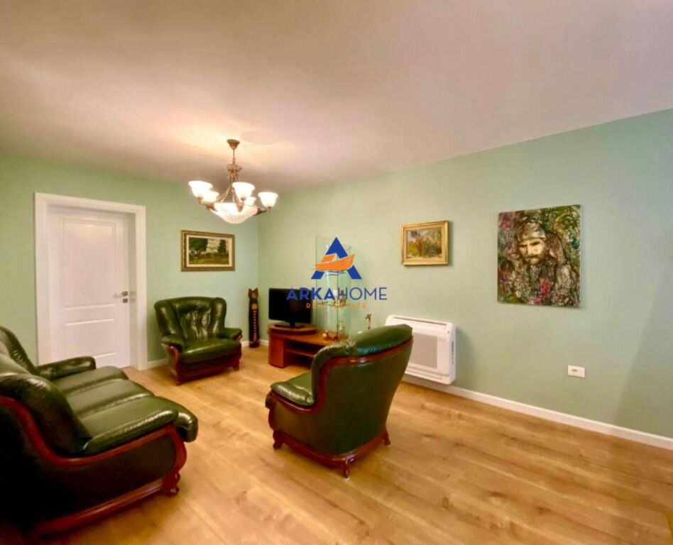 AFFITTASI APPARTAMENTO 2+1+BALCONE "POSIZIONE VIA NAIM FRASHESI, VICINO AL CENTRO" 800 EURO