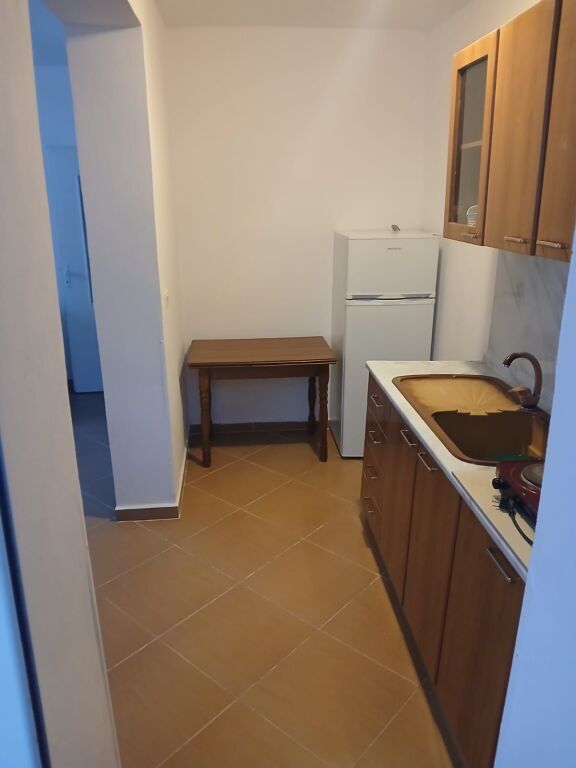 A few minutes away from Avni Rustemi Square, a 1+1 apartment, furnished, is for rent. 52,000 Leke        