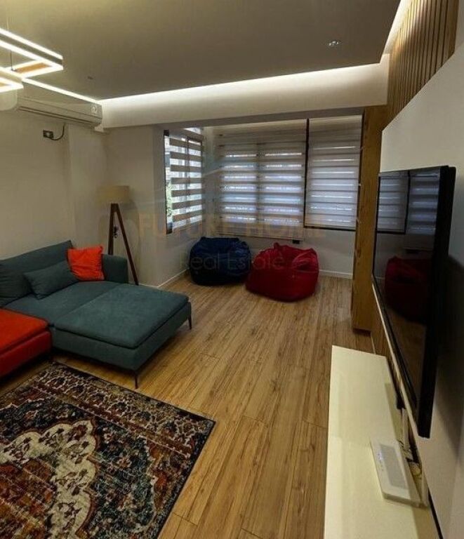 Qira, Apartament 2+1+2, 21 Dhjetori