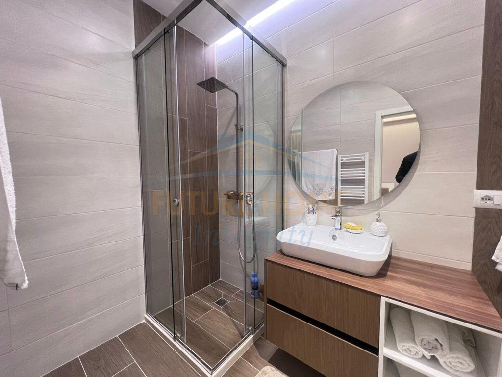 Qera, Apartament 3+1+2+2 Poste parkimi, Shkolla e Kuqe, Tiranë.