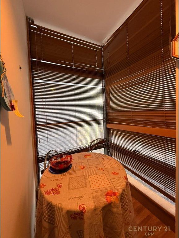 AFFITTASI APPARTAMENTO 2+1+2 PRESSO AIR ALBANIA