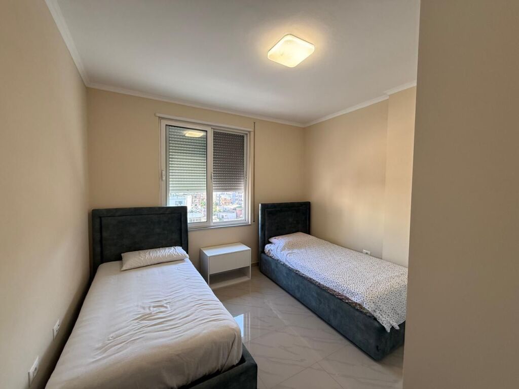 Apartament 2+1+ 2 TUALETE + 2 BALLKONE , prane kazazit ne Durres