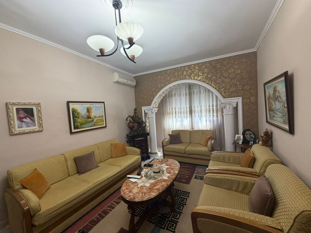 Shitet, Apartament 3+1+2, Rruga e Durrësit, Tiranë, 220000 €