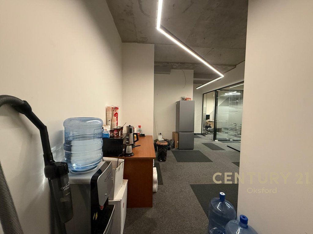 Locale ufficio in affitto, in Via Kosovareve! 2.200 € /Mese