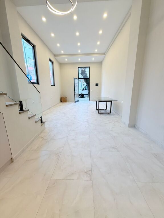 JEPET ME QERA AMBIENT BIZNESI (DUPLEX) PRANVERA, DURRES