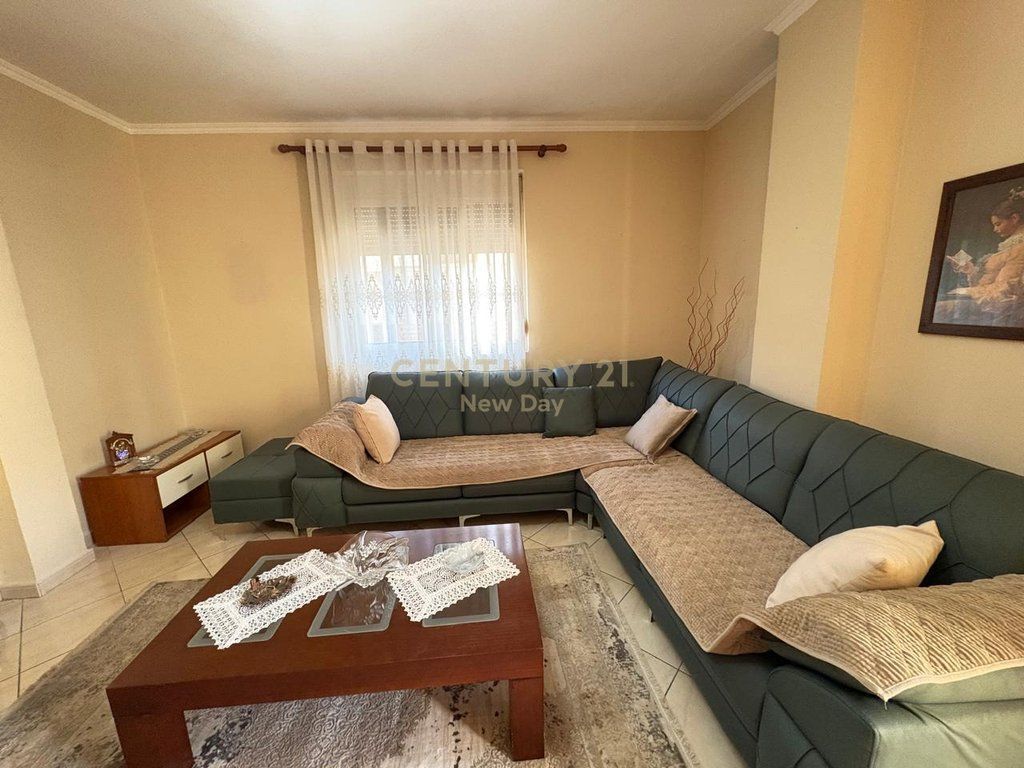 Appartamento 2+1+2 In Affitto presso il Tribunale di Durrës - 450€ | 120 m²