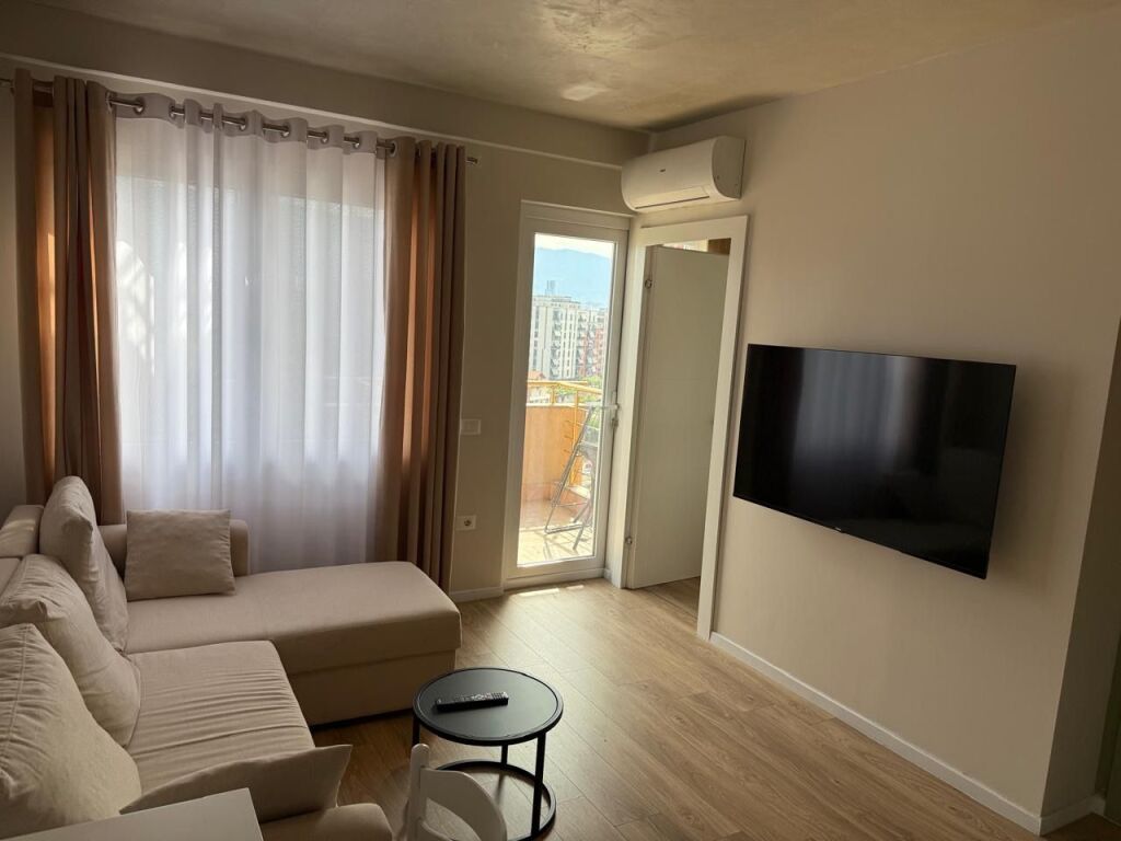 Jepet me qera 1+1 apartament i mobiluar ne Astir
