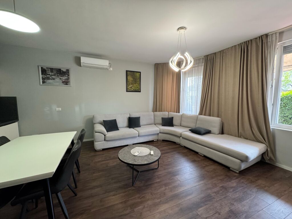 📣 QERA Apartament 1+1 📍 Midis Bulevardit Te Ri Dhe 5-Majit 🛣️ Rruga "Besa" ✨ 💶 Cmimi 45.000 Leke/Muaj