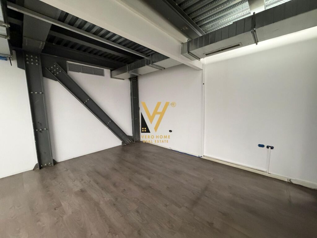 OFFICE 180 M2 FOR RENT AT THE MUNICIPALITY OF PARIS 3,000 EURO