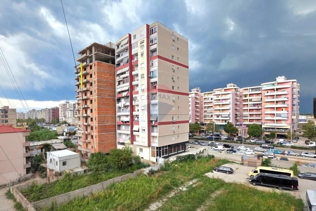 Apartament 1+1 ne shitje , prane Kishes Ortodokse