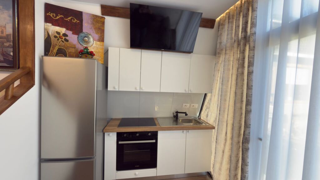 Affitto, Casa Privata + 2 Posti Auto, Babrru Empire64851