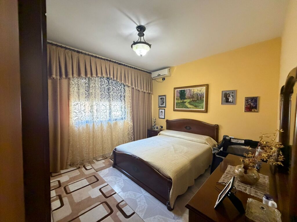 Shitet, Apartament 3+1+2, Rruga e Durrësit, Tiranë, 220000 €