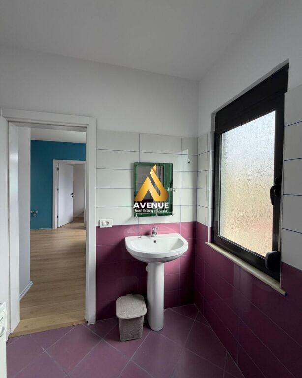 Shitet Apartament 1+1 pranë Casa Italia, Tiranë