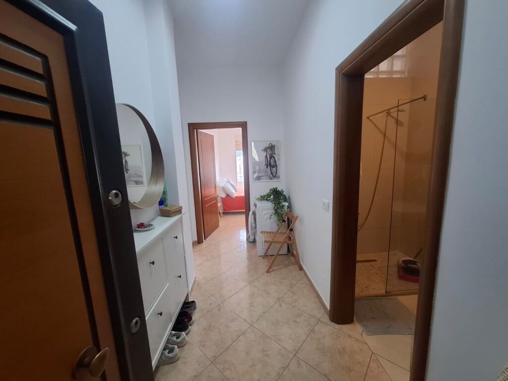 Apartament me qira Vlorë me pamje nga deti, qendra e qytetit