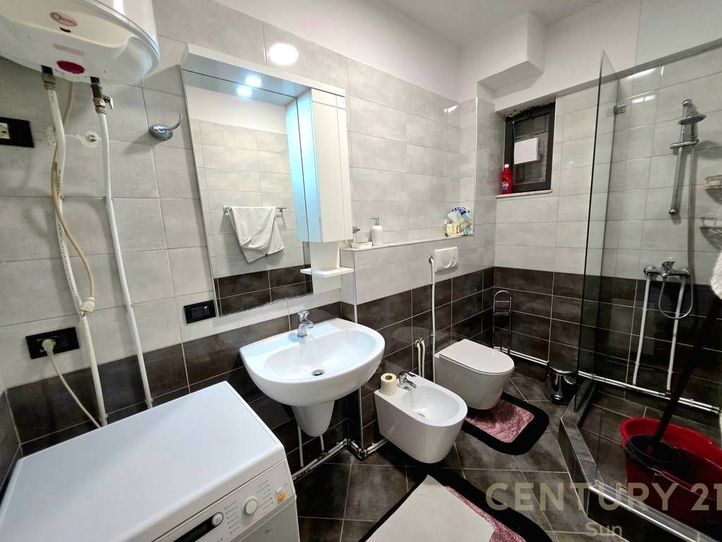 Apartament luksoz 2+1+2 per qira te Rruga e Kavajes