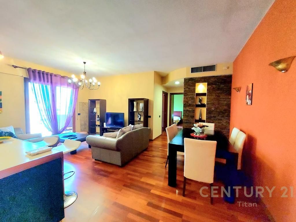 APARTAMENT 2+1+2 PER QIRA TEK RRUGA E BARRIKADAVE