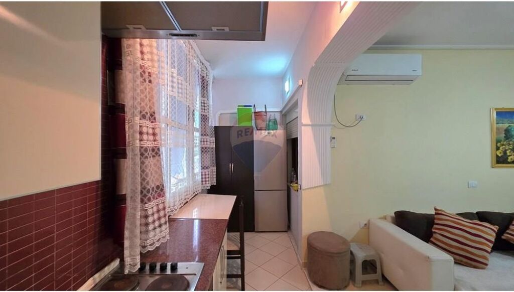 Apartament 1+1 ne shitje , prane Kishes Ortodokse