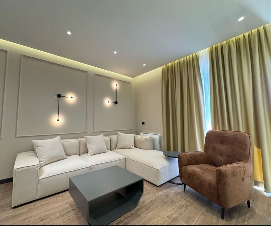 Apartament me qera 1+1 Kompleksi Delijorgji  Pallat me ashensor  I mobiluar me kushte bashkekohore  Cmimi 1000€