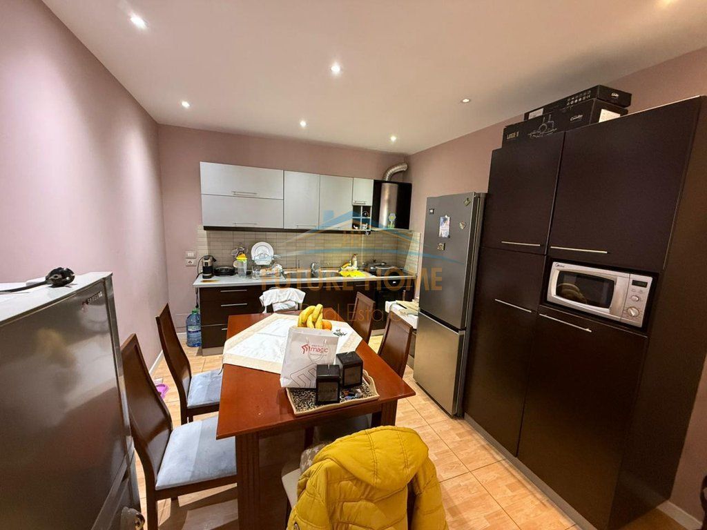 Shitet, Apartament 2+1, Zogu i Zi, Tiranë. Prestige64801