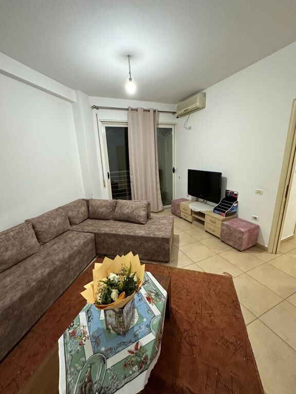 Jepet me qera 1+1 tek Liqeni i Thate