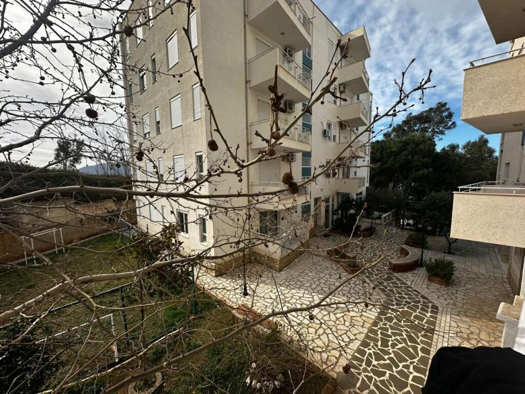 Apartament 1+1 ne shitje , rruga Dhimiter Konomi