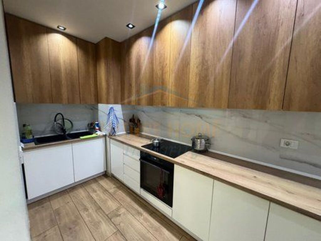 For sale, Apartment 2+1+2+Parking space, Ali Demi, Tirana.