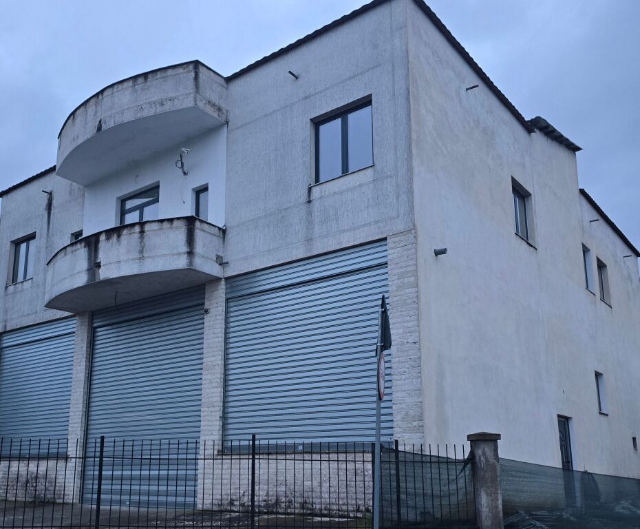 SHITEN DY APARTAMENTE NË KODER KAMEZ