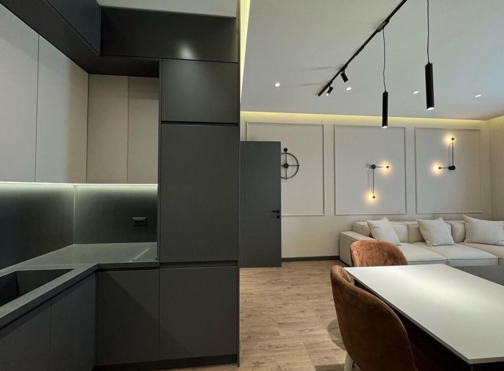 Apartament me qera 1+1 Kompleksi Delijorgji  Pallat me ashensor  I mobiluar me kushte bashkekohore  Cmimi 1000€