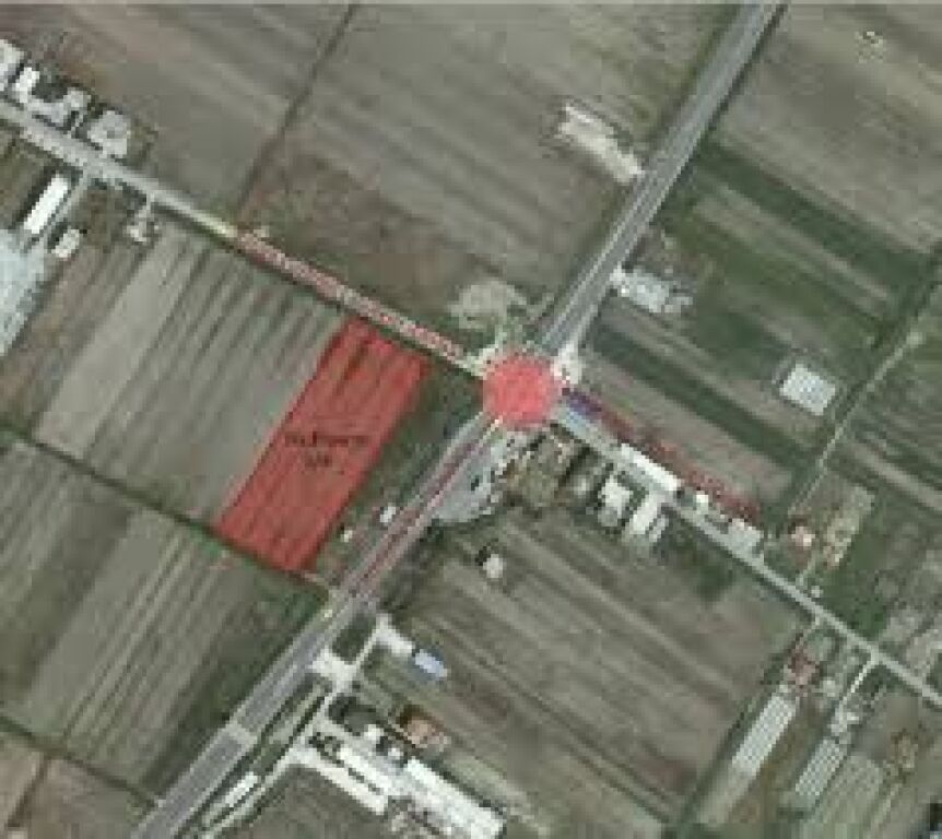 Toke per shitje ne Autostraden Fier-Lushnje