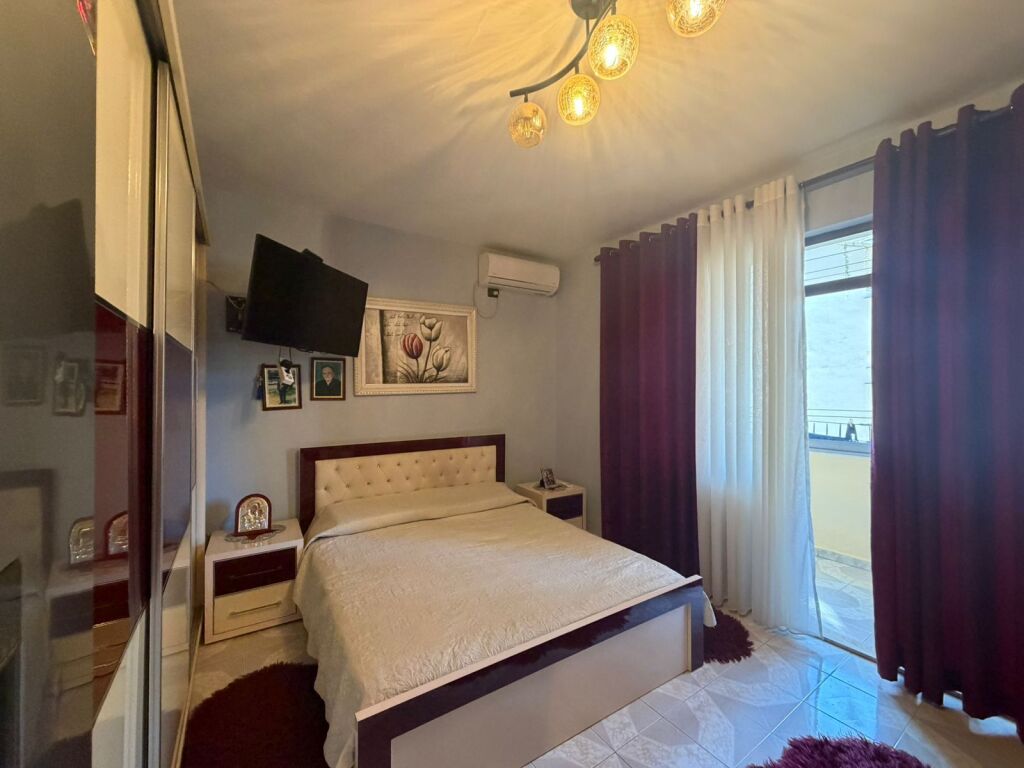 Shitet, Apartament 3+1+2, Rruga e Durrësit, Tiranë, 220000 €