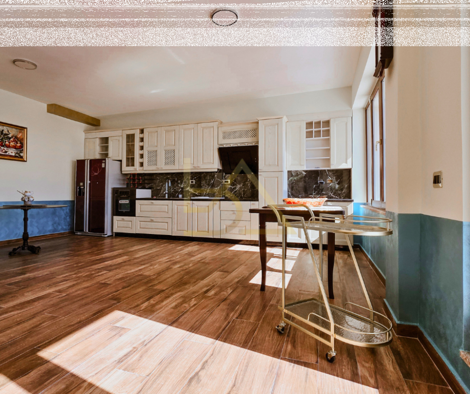 Shitet Papafingo Luksoze – Shkëmbi i Kavajës