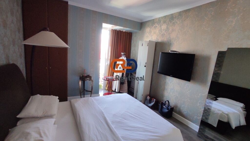 Tek Ambasador 3, Jepet Me Qira Apartament 2+1+2 Me Pamje Fantastike Dhe Post Parkimi !