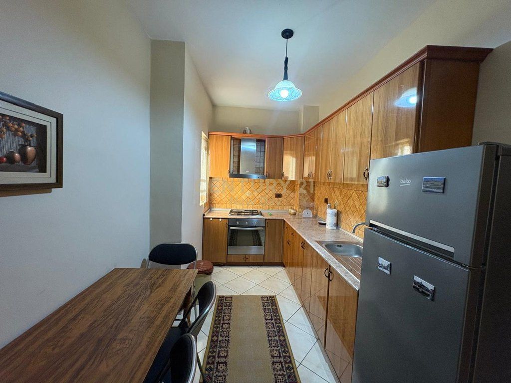 Appartamento 2+1+2 In Affitto presso il Tribunale di Durrës - 450€ | 120 m²