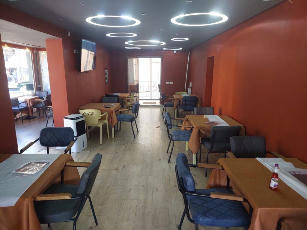 🏢 JEPET AMBJENT ME QIRA – 📍RRUGA “5 MAJI”