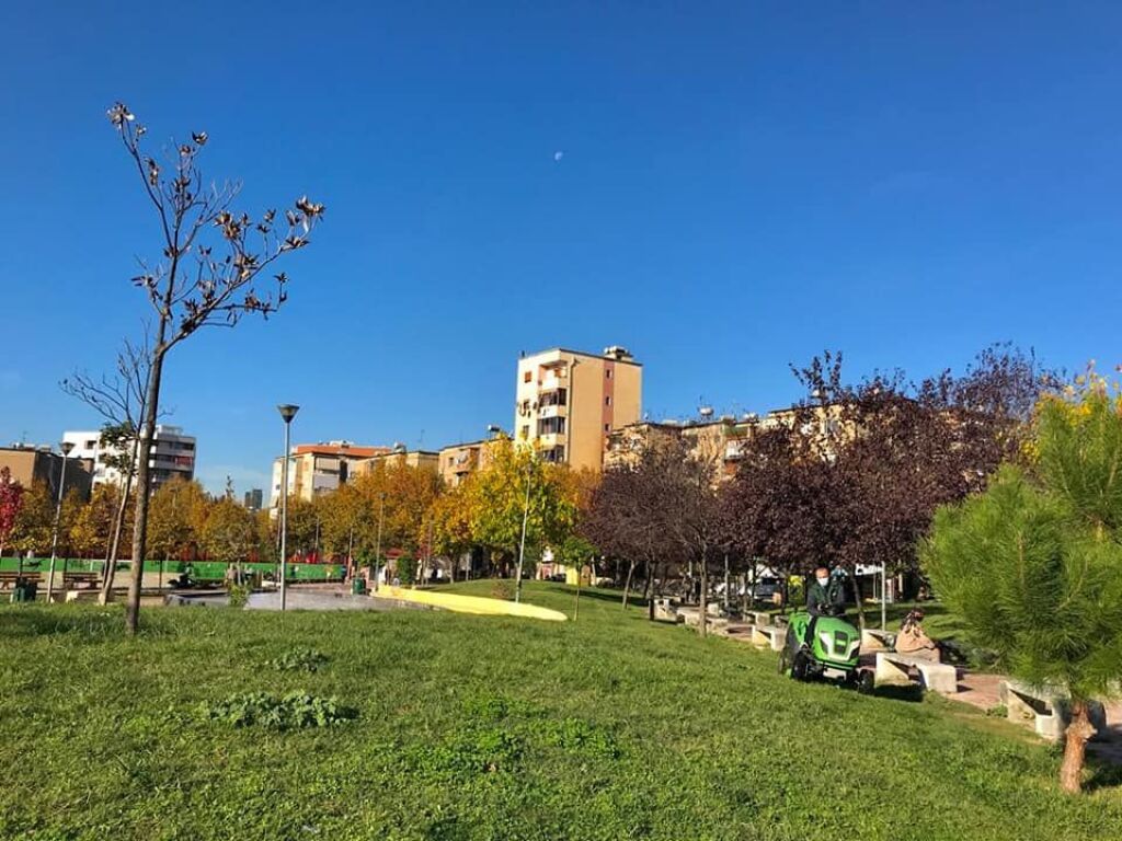 Shitet, Apartament 2+1+2+Post parkimi, Ali Demi, Tiranë.