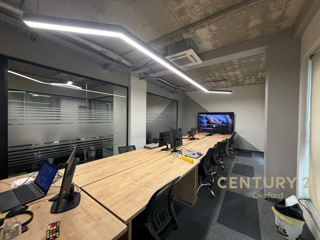 Locale ufficio in affitto, in Via Kosovareve! 2.200 € /Mese