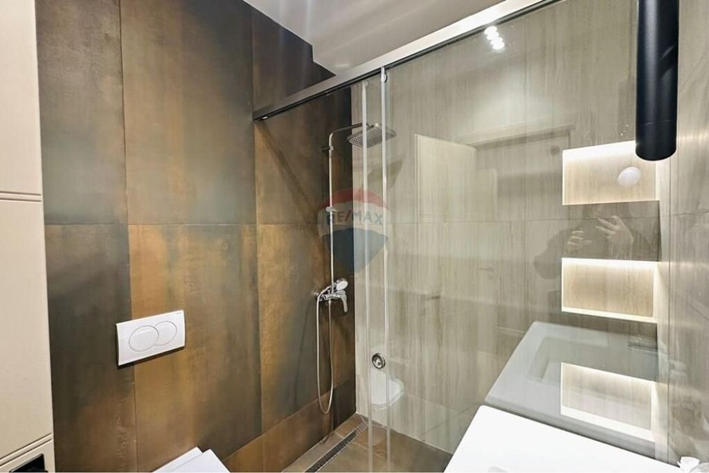 Apartament 2+1+2, Tirana Garden Building