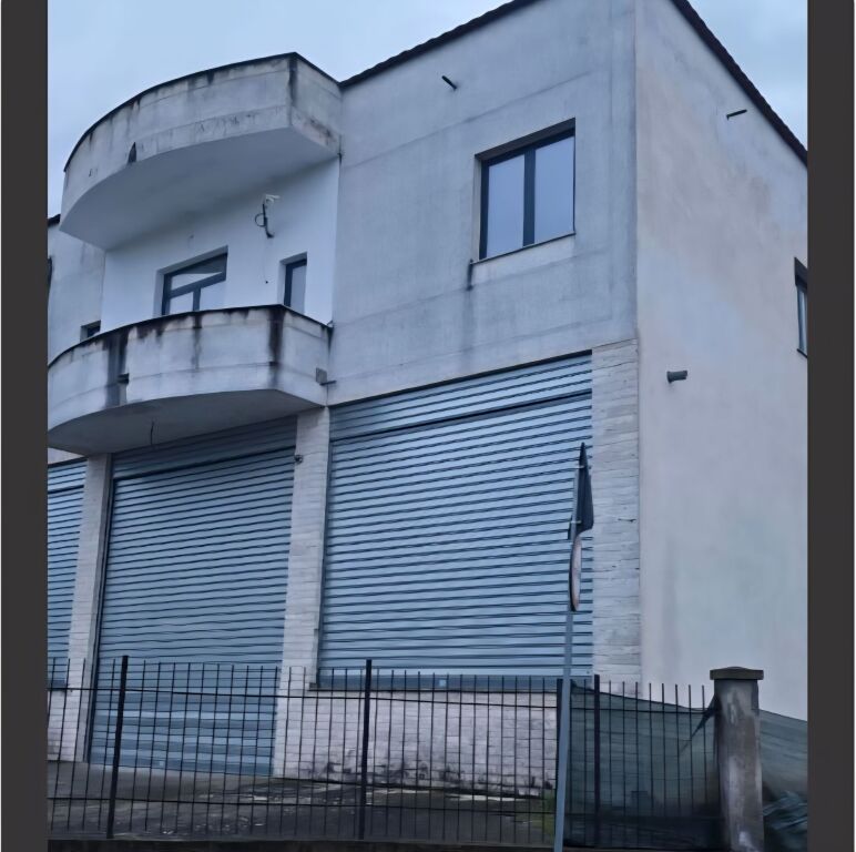 SHITEN DY APARTAMENTE NË KODER KAMEZ