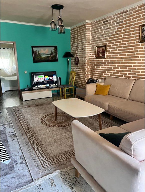 Qera , Apartament 2+1 , Komuna e Parisit , Tirane