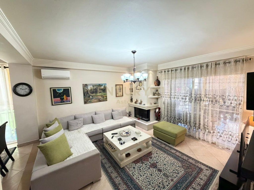 Apartament 2+1+2 per shitje ne Bllok