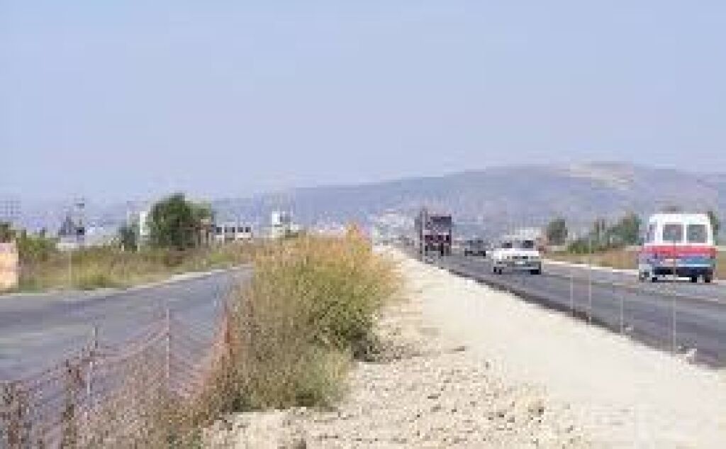 Toke per shitje ne Autostraden Fier-Lushnje