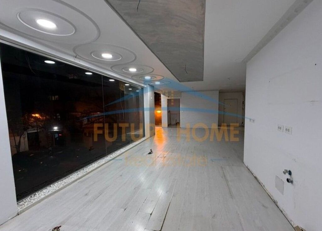 Qera, Ambient Biznesi, 21 Dhjetori