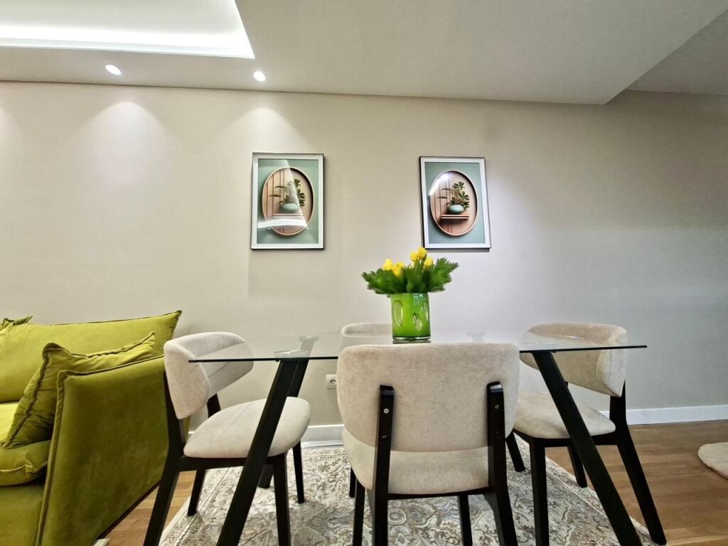 Jepet Me Qira : Luxury Apt. 1+1+ &amp; 1 Bllk (📍Liqeni Artificial / Pavarotti ) ✨️ Hera e parë me qera / 100% e re 🔥🔥 90,000 Lekë / Muaji 💶💶